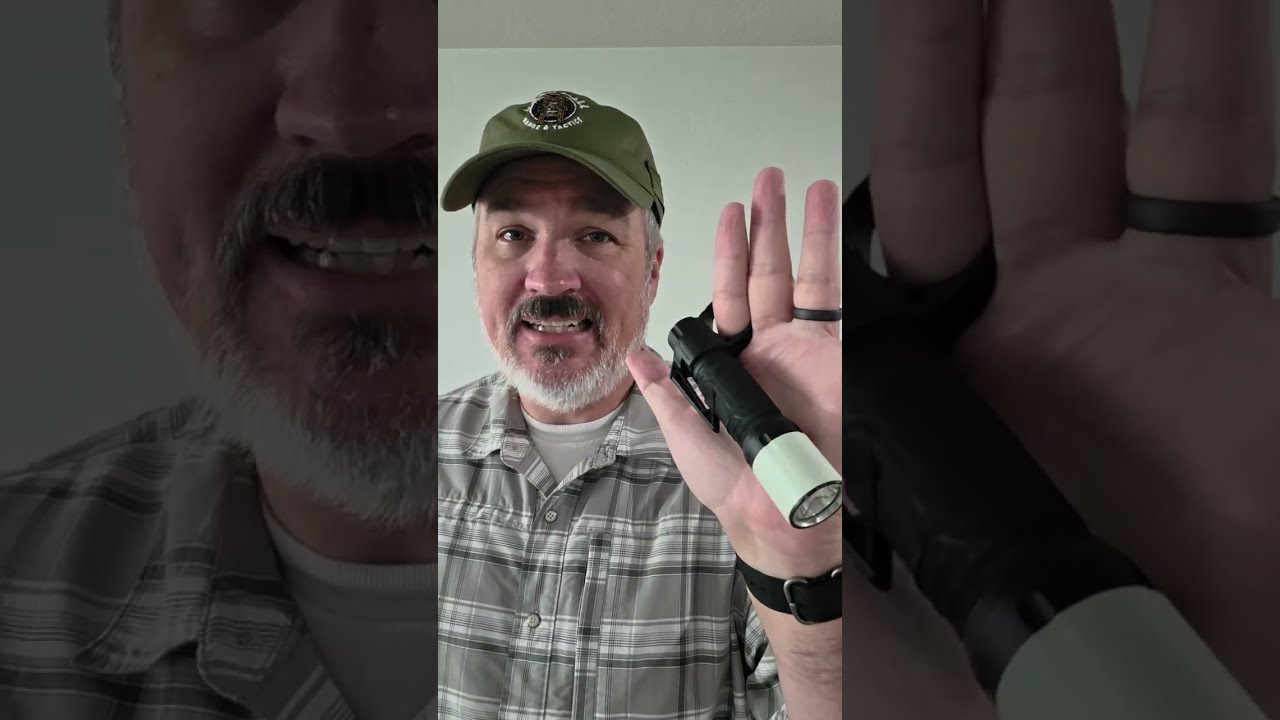Adaptable handheld flashlight techniques for low-light conditions